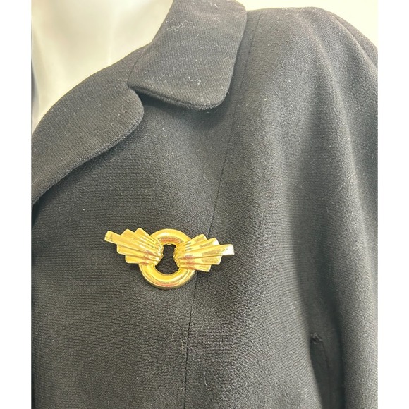 The Unbranded Brand Jewelry - Vintage Geometric Fanned Wings On Circle Brooch Pin 2.5" Liquid Gold Tone EUC